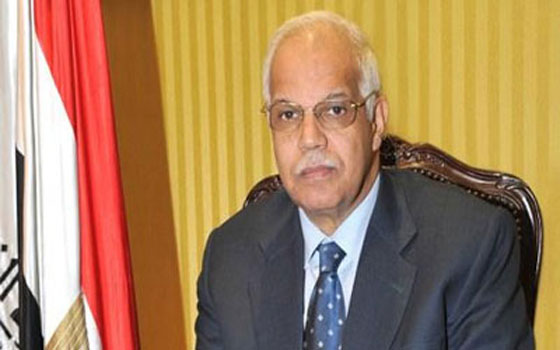   مصر اليوم - محافظ القاهرة يحضر إزالة المخالفات في محيط القصر الجمهوريّ