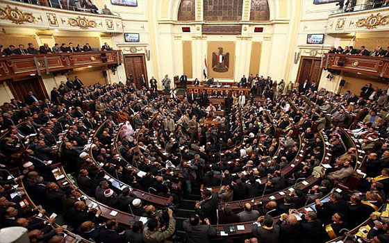   مصر اليوم - محمود فوزي يبين أنّ قانون مجلس النواب لا يخالف الدستور