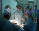   مصر اليوم - أطباء غزة يتمكنون من أجراء عمليَّات جراحيَّة نوعيَّة في الفترة الأخيرة