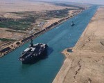   مصر اليوم - 32 سفينة تعبر المجرى الملاحي لقناة السويس