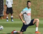 مصر اليوم - رونالدو يواصل التدريب مع البرتغال برباط ضاغط على ركبته