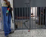 مصر اليوم - سجين مصري في ليبيا يطالب الحكومة بمؤازرته قانونيًا