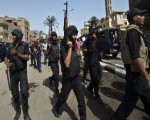   مصر اليوم - الشّرطة تُوقف خمسة متظاهرين من الإخوان في العريش