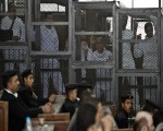  مصر اليوم - محكمة مصرية تصدر الاثنين أحكامًا في قضية صحافيي الجزيرة
