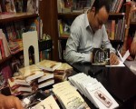   مصر اليوم - حسن كمال يناقش ويوقع أعماله في مكتبة الشروق في الزمالك