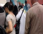 مصر اليوم - الحبس عام لشاب التقط صورًا لامرأة نائمة في حافلة نقل عام