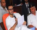   مصر اليوم - نقل محمد سلطان من القصر العينيّ إلى طرة تمهيدًا لمحاكمته