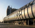   مصر اليوم - إحباط محاولة مضيف جوي في مطار القاهرة تهريب كمية من الأسلحة البيضاء