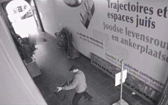   مصر اليوم - توقيف فرنسي يشتبه بانه مطلق النار في المتحف اليهودي في بروكسل