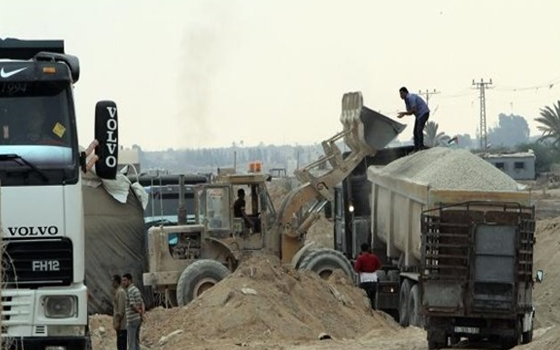   مصر اليوم - الجيش يعلن تدمير 11 نفقًا وضبط قاذفات آر بي جى وذخائر في شمال سيناء