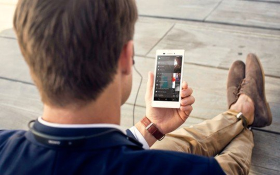 مصر اليوم - سوني تعلن عن أخف هاتف بقياس 5.3 بوصة في العالم