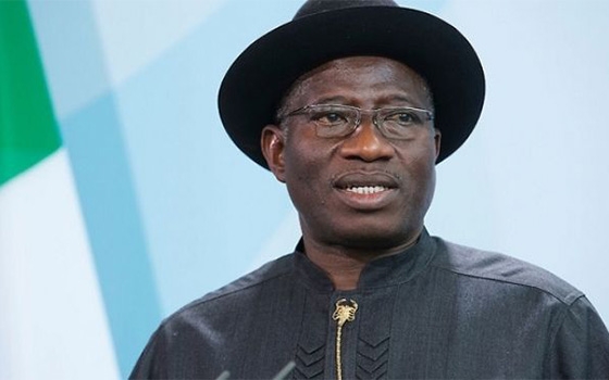   مصر اليوم - رئيس نيجيريا يزور موقع تفجير سوق تجاري في العاصمة أبوجا