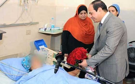   مصر اليوم - السيّسي يزور ضحيّة تحرُّش التحرير  في المستشفى ويعدها بتأديّة العُمرة