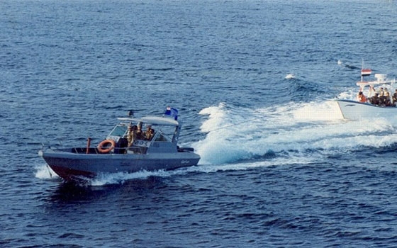   مصر اليوم - خفر سواحل عدن تحذر المواطنين من السباحة والتعمق في البحر