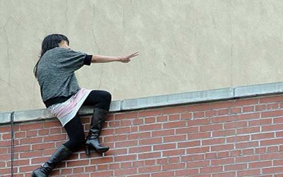   مصر اليوم - إنقاذ سيدة حاولت الانتحار بعد فشلها في الحصول على وظيفة