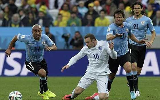   مصر اليوم - الأوروغواي تهزم الإنكليز وتجبرهم على المغادرة المبكرة