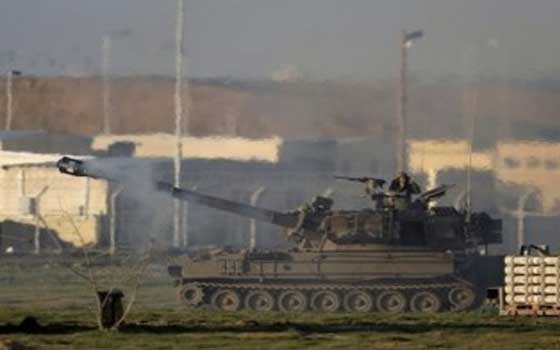 مصر اليوم - الدبابات الإسرائيلية تطلق قذائف شرق القرارة الفلسطينية