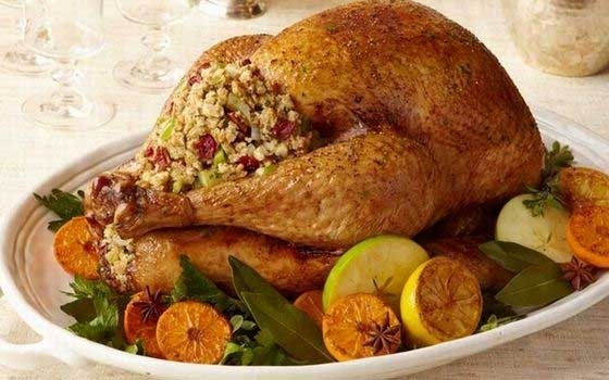   مصر اليوم - الديك الرومي بالسجق والكستناء