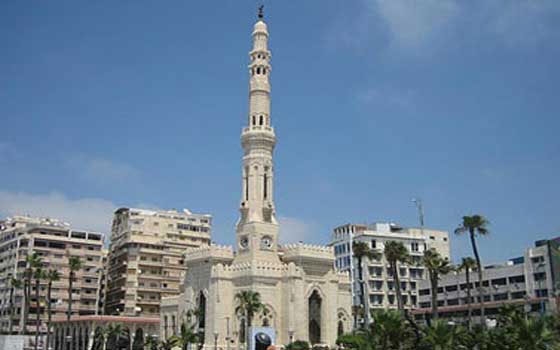   مصر اليوم - تجهيز مسجد القائد إبراهيم في الإسكندرية لصلاة التراويح