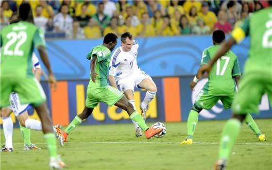   مصر اليوم - النسور تحلق في السماء وتتخطى عقبة البوسنك والهرسك بهدف بيتر أوديموينجي