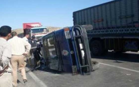 مصر اليوم - إصابة 21 مجنّدا إثر حادث انقلاب سيّارة في المنيا