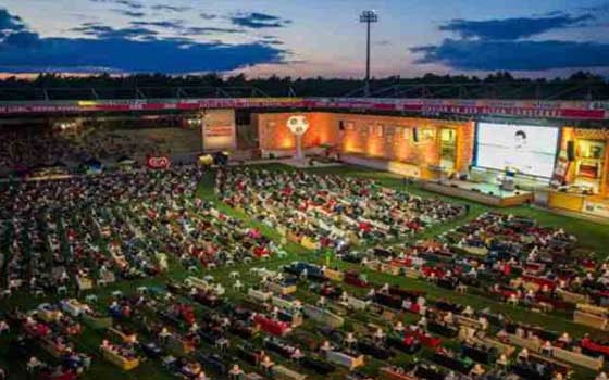   مصر اليوم - أحضر أريكتك وشاهد كأس العالم في برلين في أماكن الترفيه