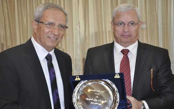   مصر اليوم - الأعلى للجامعات يُكرِّم وزير التعليم السابق تقديرًا لجهوده