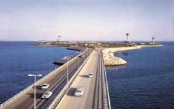   مصر اليوم - عطل فني يتسبب في تكدس السيارات على جسر سعودي