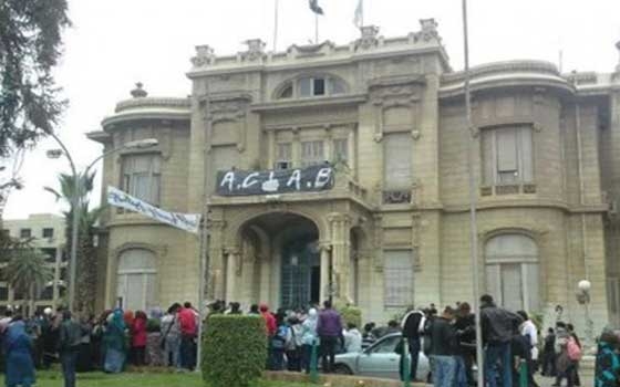   مصر اليوم - كُليَّات جامعة عين شمس تتبنَّى المشروع القومي لمُكافحَةِ الأُمّيِّة