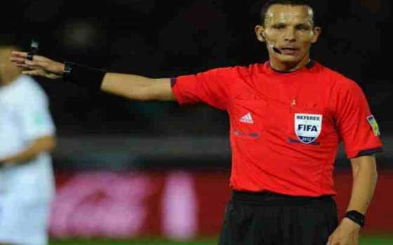   مصر اليوم - الفيفا الحكم الجزائري حيمودي يقود مباراة أستراليا و هولندا