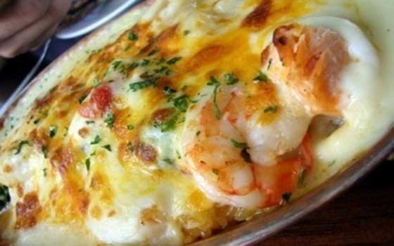   مصر اليوم - جمبرى بالجبنة والبشاميل