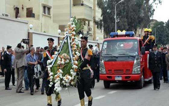  مصر اليوم - جنازة عسكريَّة مهيبة لشهيد مجزرة رفح في الإسماعيليَّة