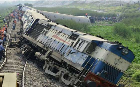   مصر اليوم - 4 قتلى في خروج قطار ركاب عن طريقه في الهند