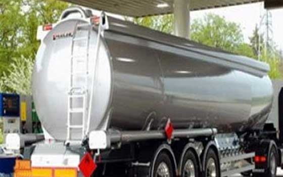   مصر اليوم - مُحلِّل اقتصادي يُؤكِّد أنَّ تخفيض دعم المواد البتروليَّة يُقلِّل عجز الموازنة