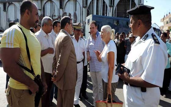   مصر اليوم - سائحة ألمانيَّة تشكر مدير أمن البحر الأحمر على التَّواجد الأمنيّ