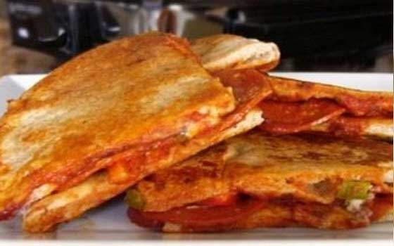   مصر اليوم - طريقة تحضير سندويشات البيتزا