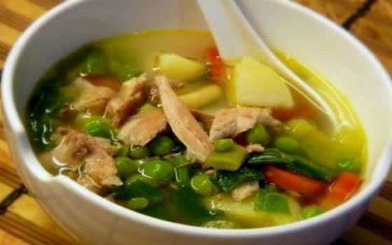   مصر اليوم - تحضير شوربة الدجاج بالخضار