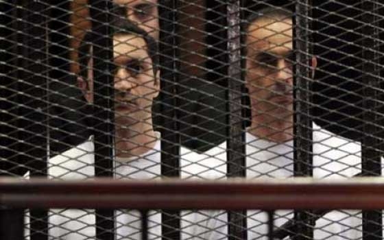   مصر اليوم - جنايات القاهرة تخلي سبيل جمال وعلاء مبارك في قضية الكسب