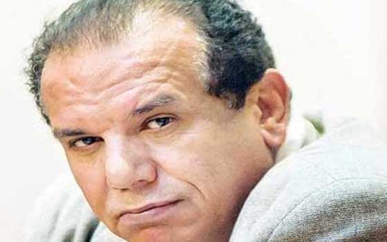   مصر اليوم - فتوح أحمد ذراع يحيى الفخراني اليمين في دهشة