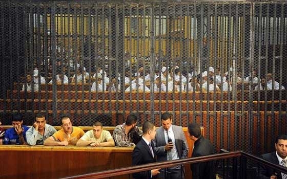   مصر اليوم - المحكمة تتنحي عن نظر مذبحة بورسعيد لاستشعارها الحرج