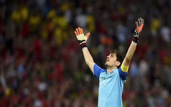   مصر اليوم - لعنة لوبيز تصيب كاسياس في مقتل وتنهي مسيرته الأسطورية