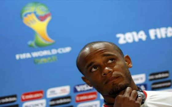   مصر اليوم - كومباني يبيع قميصًا ارتداه أمام الجزائر لأغراض خيرية