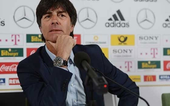   مصر اليوم - لوف باقي في منصبه حتى في حالة الهزيمة أمام الجزائر