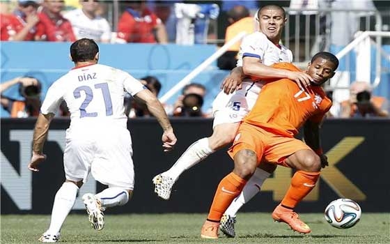   مصر اليوم - الطواحين الهولندية تطحن عظام تشيلي بهدفين رائعين ماركة فير وميرفيس ديباي