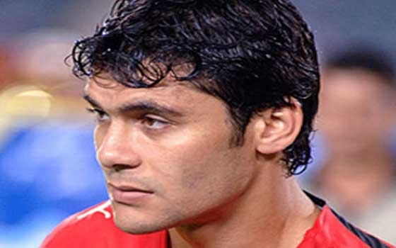   مصر اليوم - الصقر أحمد حسن يتبرع بنصف راتبه لمصلحة مصر