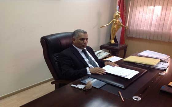   مصر اليوم - وزير الآثار يتفقَّد شارع المعزّ قبل مغادرته إلى ألمانيا