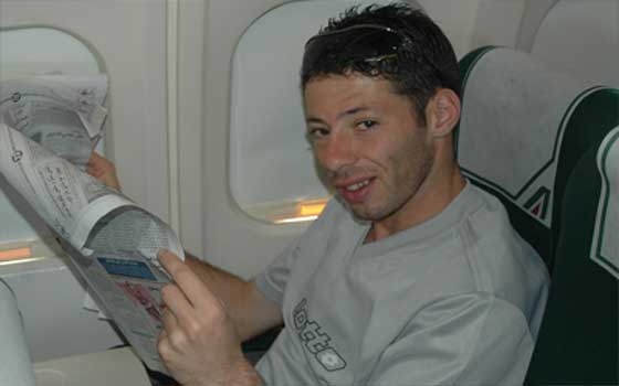   مصر اليوم - مقتل اللاعب الجزائري نبيل حيمامي إثر سقوطه من الطابق الـ3لإحدى العمارات