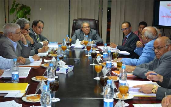   مصر اليوم - عصفور يعيد إحياء مكتبة الأسرة بعد توقف ثلاث سنوات ويصدر قرارًا بتغيير لجنتها