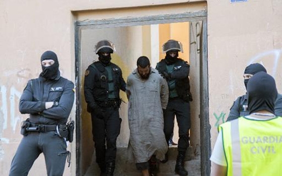   مصر اليوم - مداهمة خلية جهادية بقيادة سجين سابق في غوانتانامو في أسبانيا