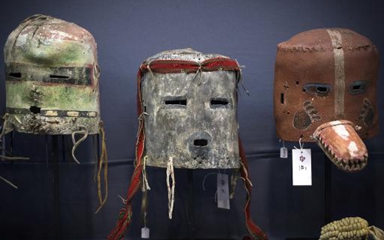   مصر اليوم - مزاد جديد على أقنعة هوبي في باريس رغم معارضة الولايات المتحدة